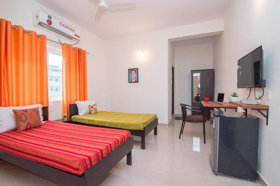 Buzz Quarter Hotel Hyderabad Eksteriør billede