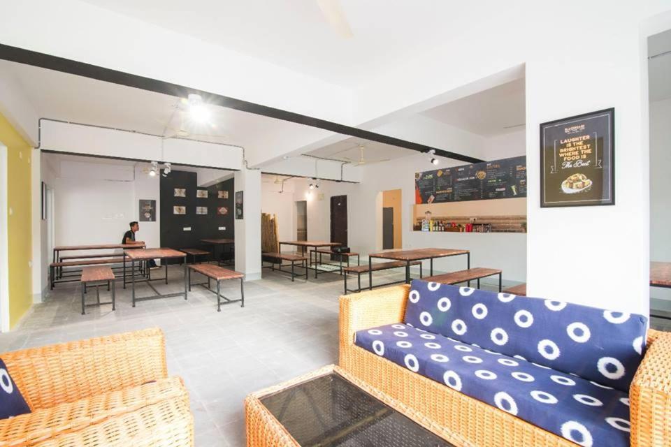 Buzz Quarter Hotel Hyderabad Eksteriør billede